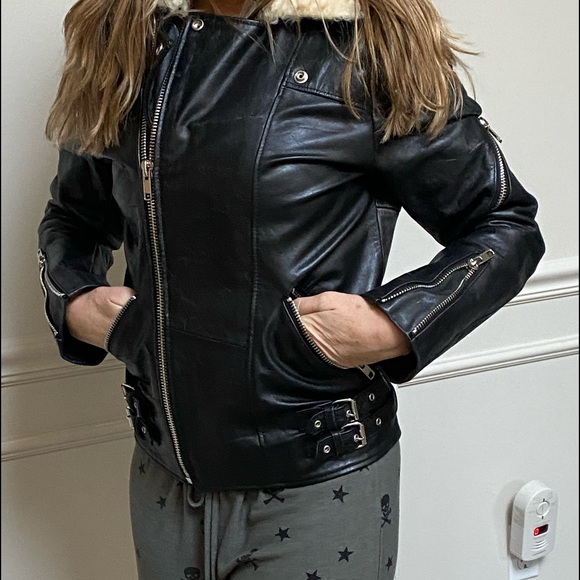 Black leather biker jacket with sheepskin collar - Picture 4 of 8